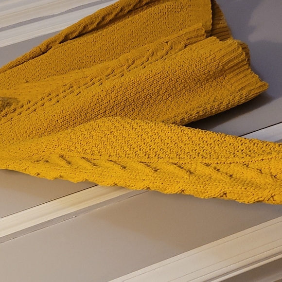 Primark Large Mustard Yellow Sweater with center cable knit design - Picture 4 of 6